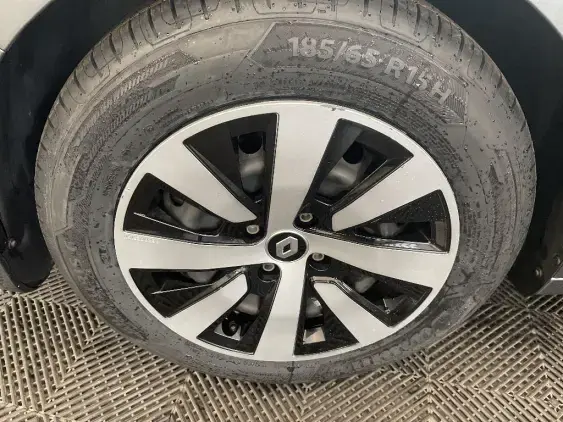 RENAULT CLIO V - voiture d'occasion - Photo 23