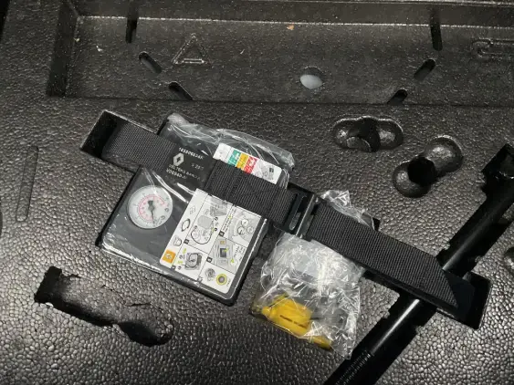 RENAULT CLIO V - voiture d'occasion - Photo 17