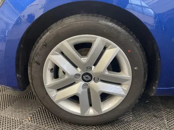 RENAULT CLIO V - voiture d'occasion - Photo 23