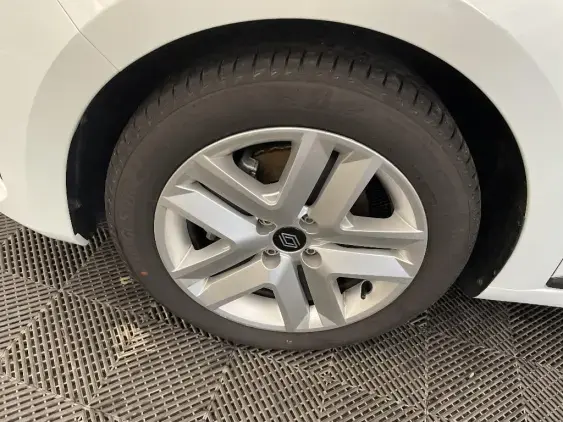 RENAULT CLIO V - voiture d'occasion - Photo 23