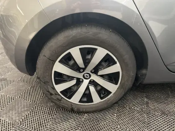 RENAULT CLIO V - voiture d'occasion - Photo 25