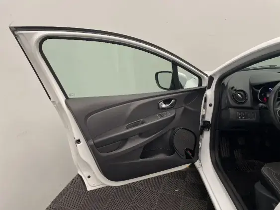 RENAULT CLIO IV - voiture d'occasion - Photo 19