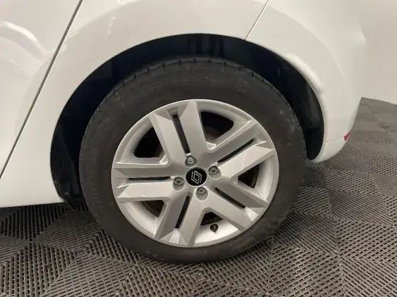 RENAULT CLIO IV - voiture d'occasion - Photo 24