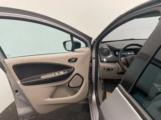 RENAULT ZOE - voiture d'occasion - Photo 19