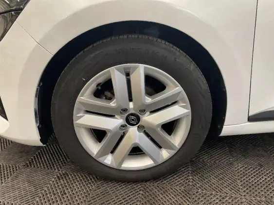 RENAULT CLIO V - voiture d'occasion - Photo 23