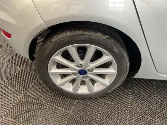 FORD FIESTA VI - voiture d'occasion - Photo 25