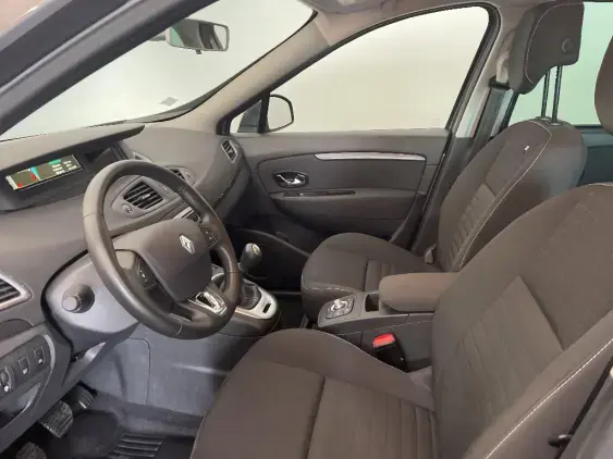 RENAULT SCENIC III - voiture d'occasion - Photo 18