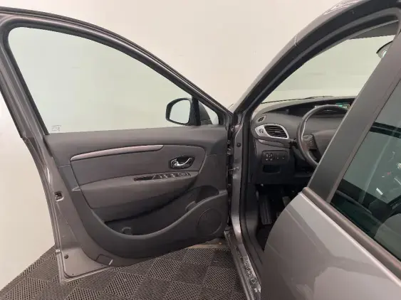 RENAULT SCENIC III - voiture d'occasion - Photo 19