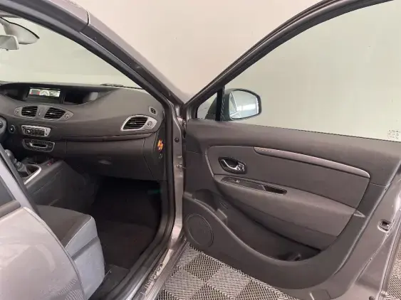 RENAULT SCENIC III - voiture d'occasion - Photo 20