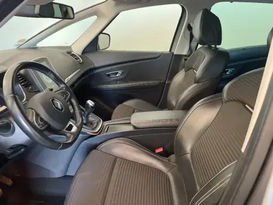 RENAULT SCENIC IV - voiture d'occasion - Photo 18