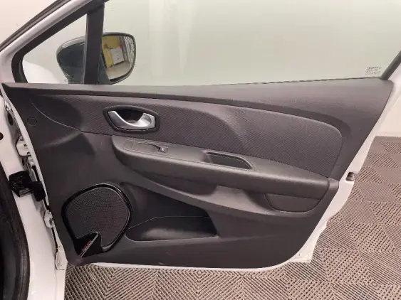 RENAULT CLIO IV - voiture d'occasion - Photo 19