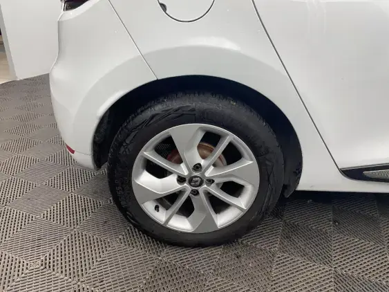 RENAULT CLIO IV - voiture d'occasion - Photo 24