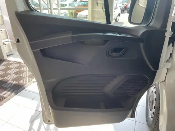 RENAULT TRAFIC FG III - voiture d'occasion - Photo 17