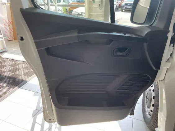 RENAULT TRAFIC FG III - voiture d'occasion - Photo 17