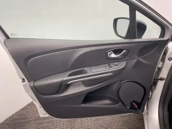 RENAULT CLIO IV - voiture d'occasion - Photo 18