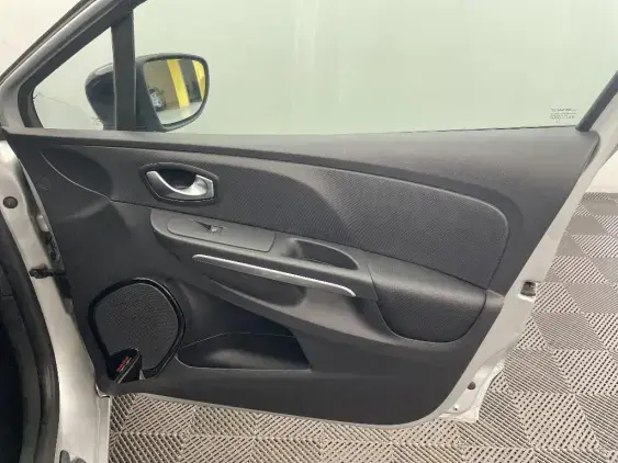 RENAULT CLIO IV - voiture d'occasion - Photo 19