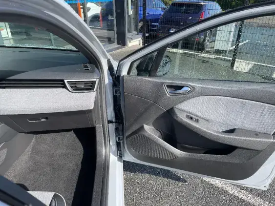 RENAULT CLIO V - voiture d'occasion - Photo 19