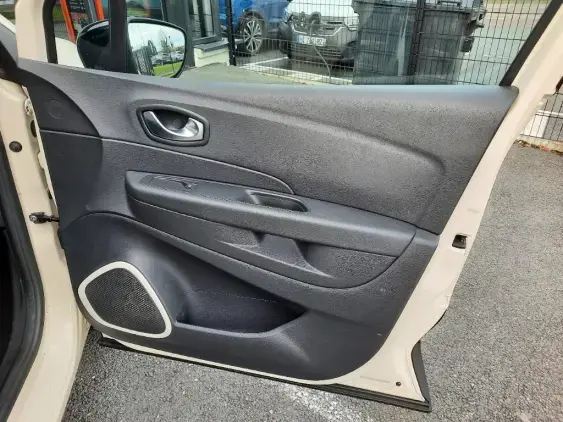 RENAULT CAPTUR - voiture d'occasion - Photo 18