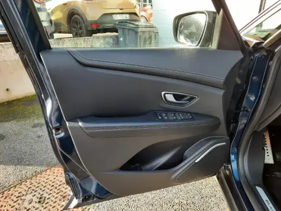 RENAULT SCENIC IV - voiture d'occasion - Photo 17