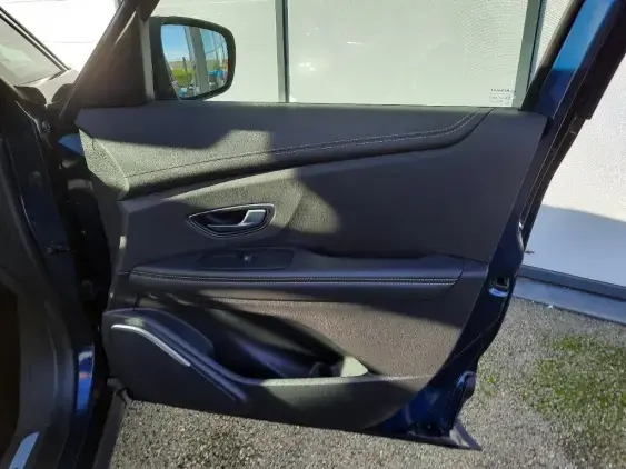 RENAULT SCENIC IV - voiture d'occasion - Photo 18