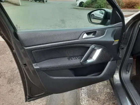 PEUGEOT 308 II - voiture d'occasion - Photo 17