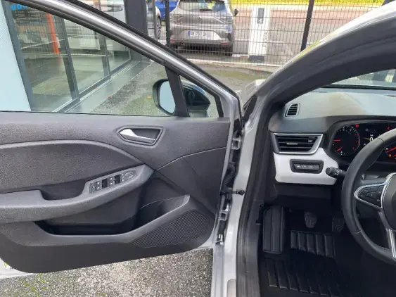 RENAULT CLIO V - voiture d'occasion - Photo 19