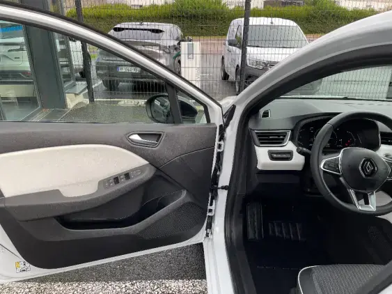 RENAULT CLIO V - voiture d'occasion - Photo 19