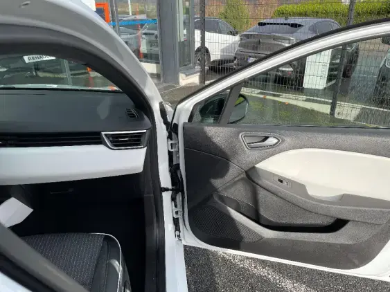 RENAULT CLIO V - voiture d'occasion - Photo 20