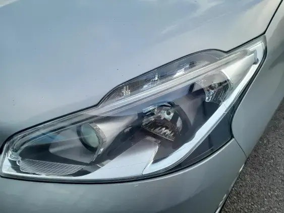 PEUGEOT 208 - voiture d'occasion - Photo 19