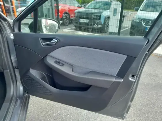 RENAULT CLIO V - voiture d'occasion - Photo 18