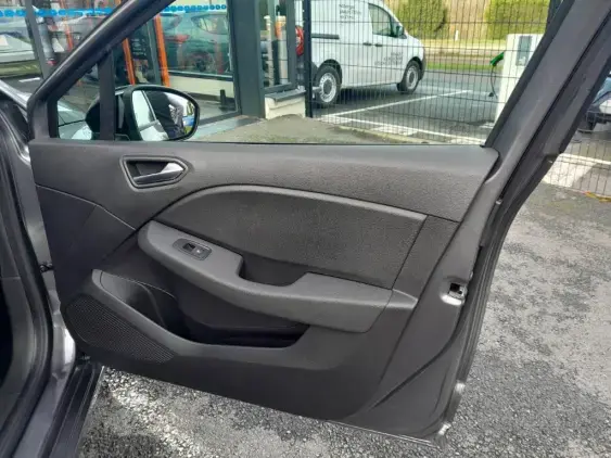 RENAULT CLIO V - voiture d'occasion - Photo 18