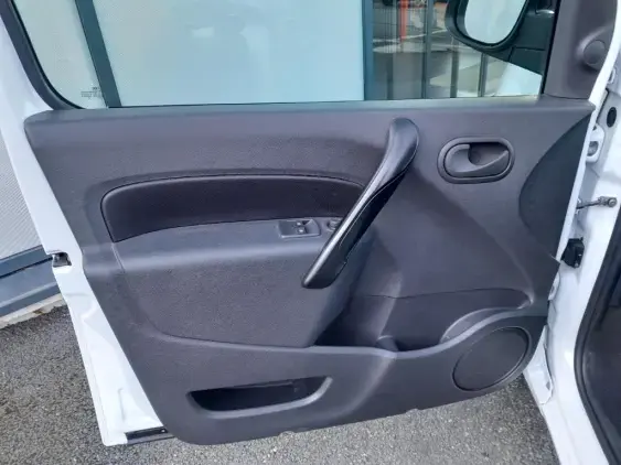 RENAULT KANGOO II - voiture d'occasion - Photo 17