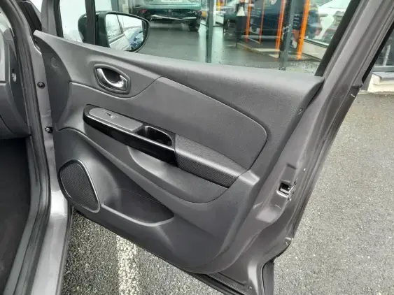 RENAULT CAPTUR - voiture d'occasion - Photo 18