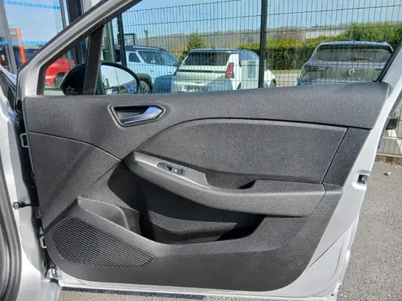 RENAULT CLIO V - voiture d'occasion - Photo 17