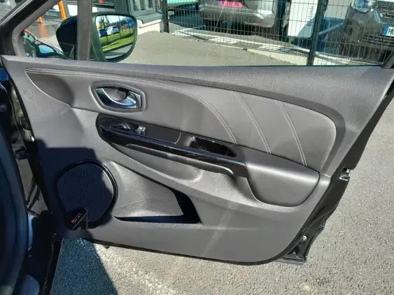 RENAULT CLIO IV - voiture d'occasion - Photo 18