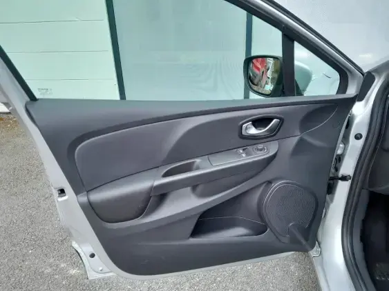 RENAULT CLIO IV - voiture d'occasion - Photo 17