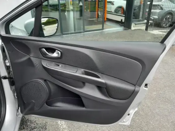 RENAULT CLIO IV - voiture d'occasion - Photo 18