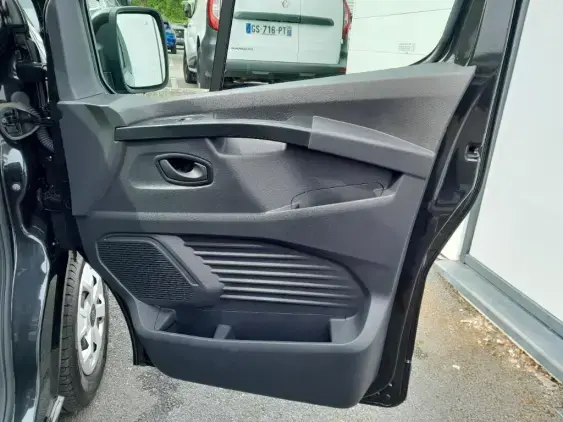 RENAULT TRAFIC III - voiture d'occasion - Photo 18