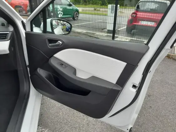 RENAULT CLIO V - voiture d'occasion - Photo 18