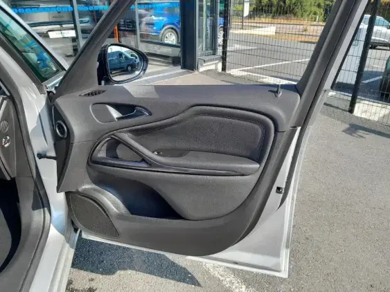 OPEL ZAFIRA C - voiture d'occasion - Photo 18