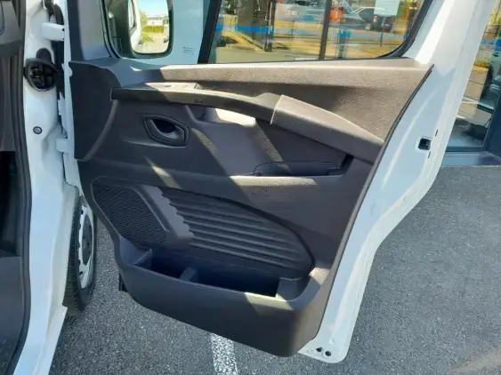 RENAULT TRAFIC FG III - voiture d'occasion - Photo 18