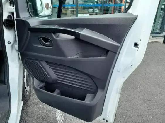 RENAULT TRAFIC FG III - voiture d'occasion - Photo 18