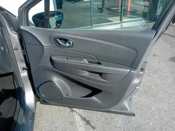 RENAULT CAPTUR - voiture d'occasion - Photo 19