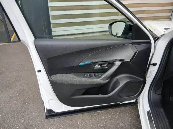 PEUGEOT 2008 II - voiture d'occasion - Photo 18