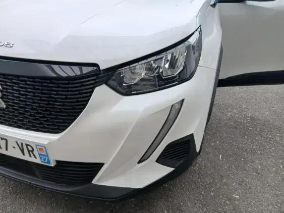 PEUGEOT 2008 II - voiture d'occasion - Photo 21