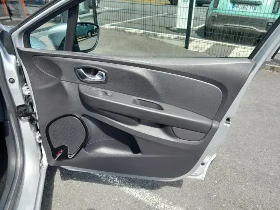 RENAULT CLIO IV - voiture d'occasion - Photo 18