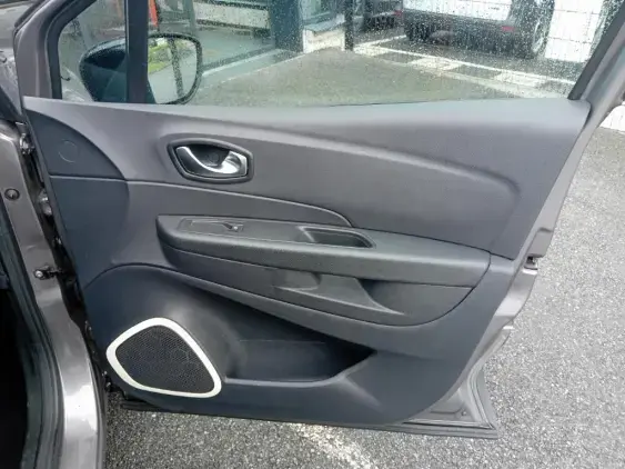 RENAULT CAPTUR - voiture d'occasion - Photo 19
