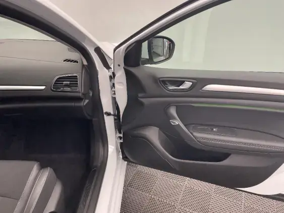 RENAULT MEGANE IV - voiture d'occasion - Photo 18