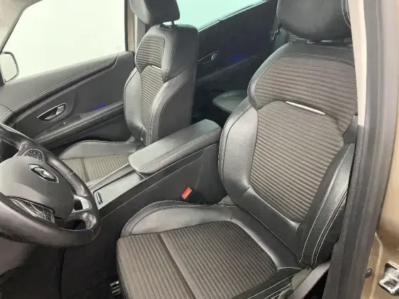 RENAULT SCENIC IV - voiture d'occasion - Photo 18