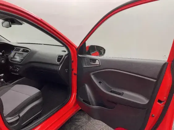 HYUNDAI i20 II - voiture d'occasion - Photo 19